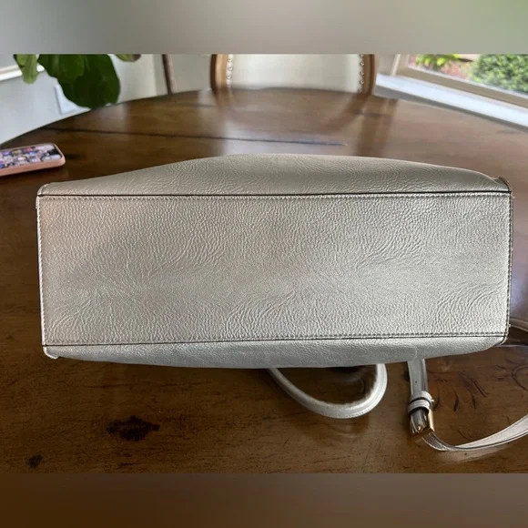 Kate Landry silver peopled leather pineapple charm pocket bag - Picture 3 of 11